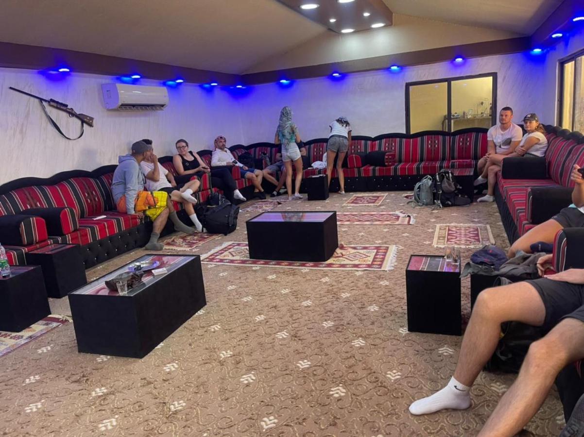 Wadi Rum Oryx Hostel & Tours Экстерьер фото
